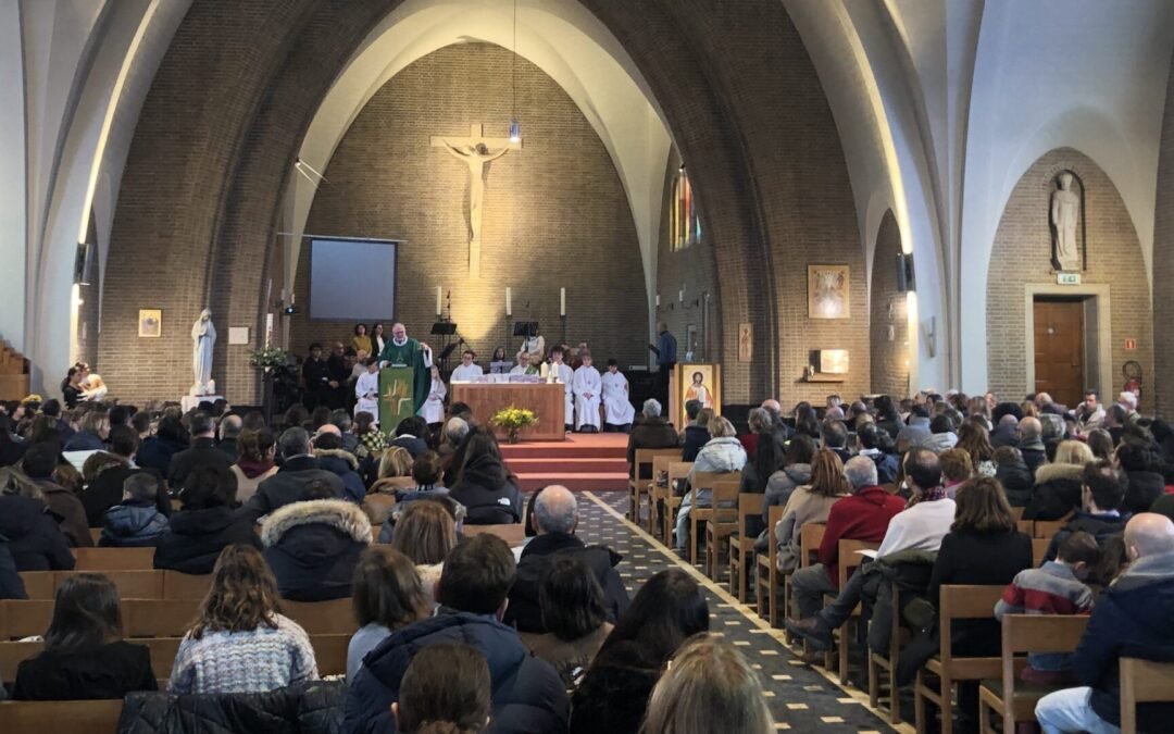 Consegna Vangelo ai bambini Prima Confessione